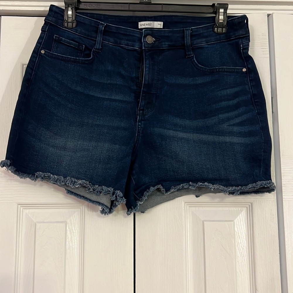 Nine West shorts size 14